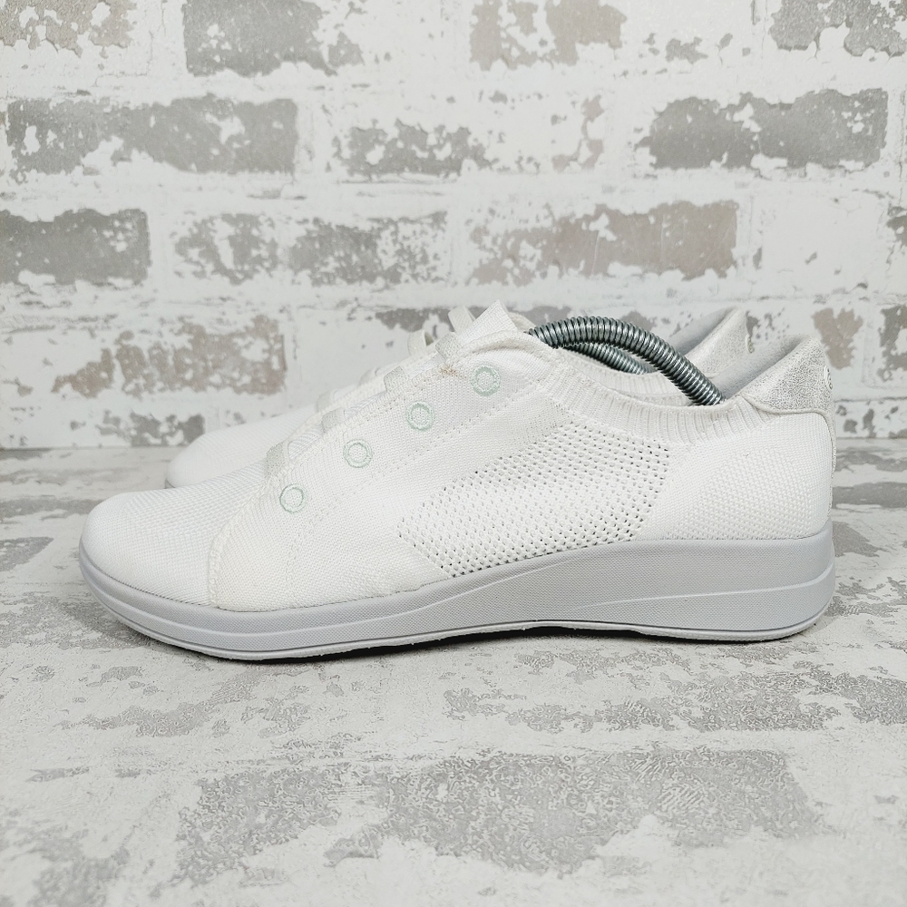 Bzees Women's White Knit Slip-On Sneakers